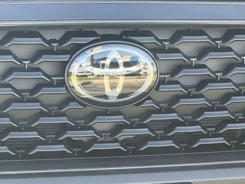 Used 2025 Toyota Corolla Cross LE image 30