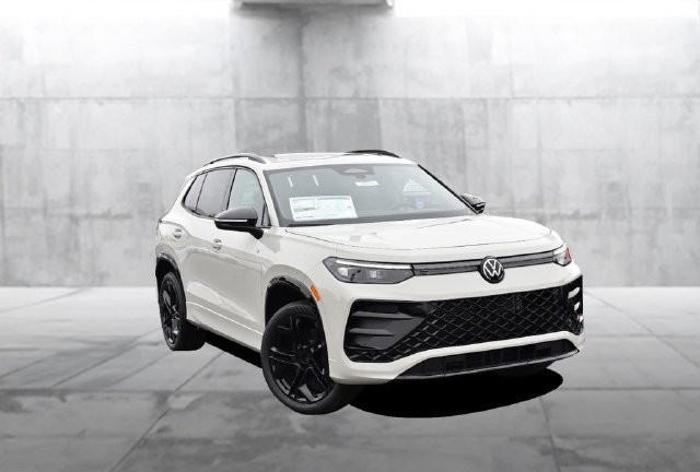New 2026 Volkswagen Tiguan SE R-Line AWD/4WD image 2