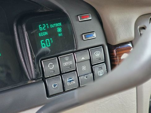 Used 1997 Cadillac De Ville D'Elegance w/ Safety/Security Pkg image 31