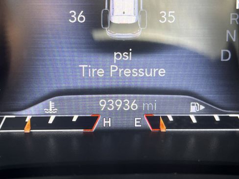 Used 2019 Jeep Cherokee Trailhawk w/ Comfort/Convenience Group AWD/4WD image 28