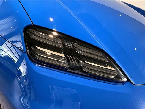 New 2026 Porsche Macan 4 Electric AWD/4WD image 12