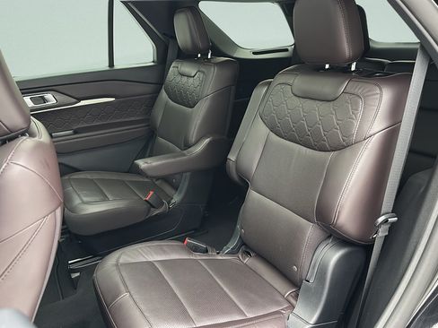 Used 2025 Ford Explorer Platinum w/ LUX Leather Package AWD/4WD image 11