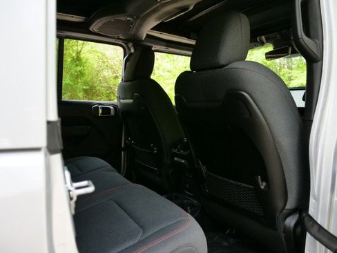 Used 2024 Jeep Wrangler Unlimited Rubicon w/ Technology Group image 40