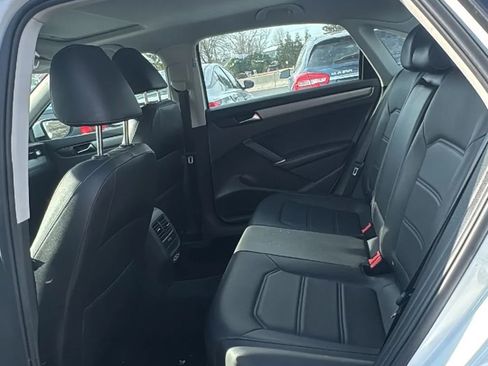 Used 2021 Volkswagen Passat 2.0T SE image 12