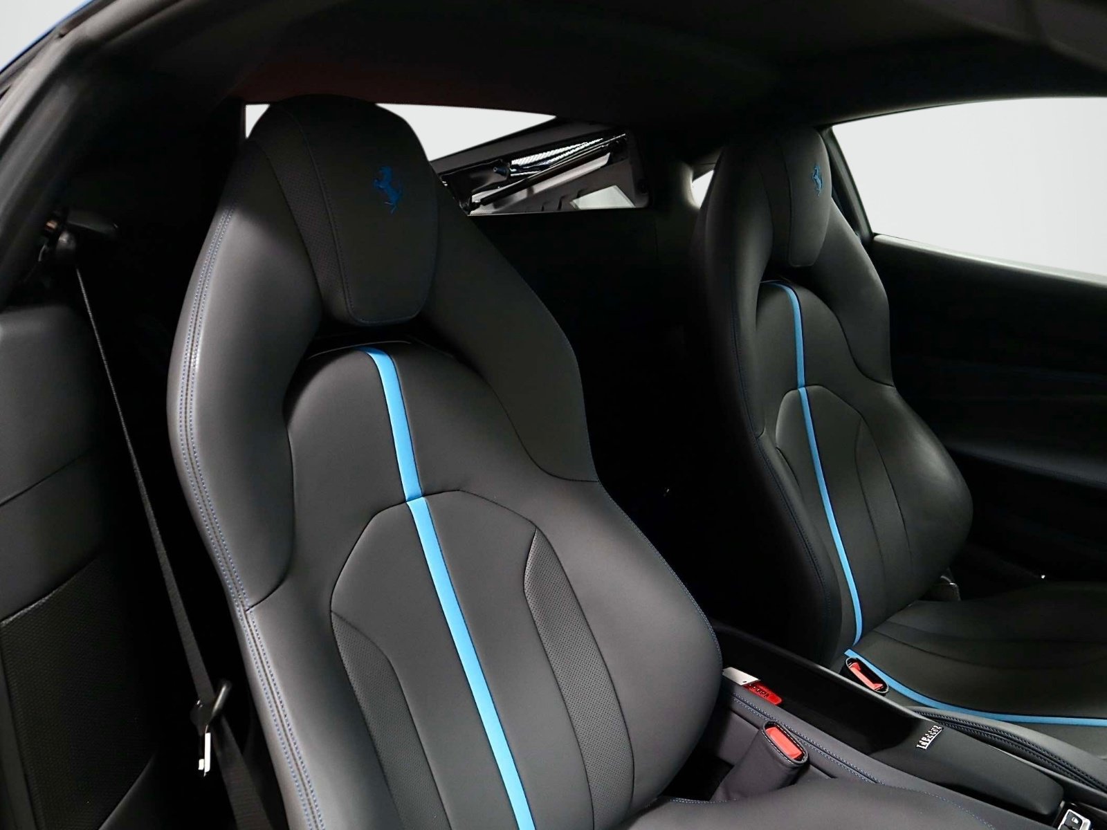 Certified 2022 Ferrari F8 Tributo RWD image 18