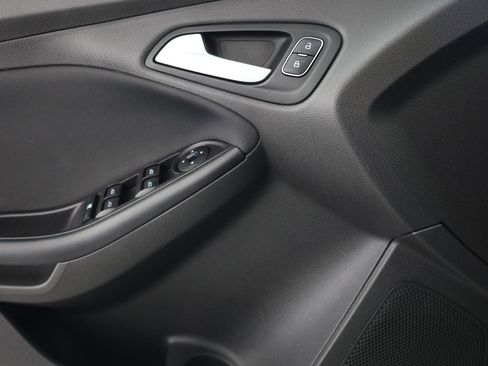 Used 2017 Ford Focus SE FWD image 22