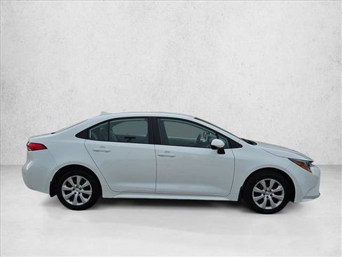 Used 2025 Toyota Corolla LE FWD image 4