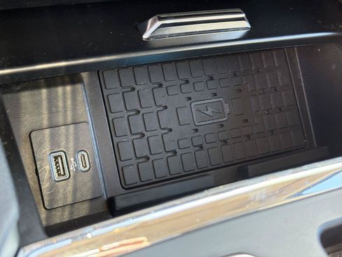 Used 2024 Ford Expedition XLT AWD/4WD image 38