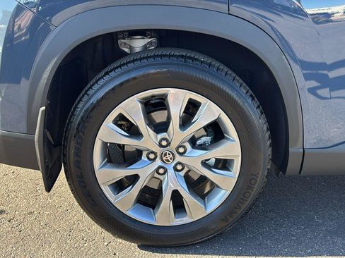 Certified 2025 Toyota Grand Highlander FWD image 9