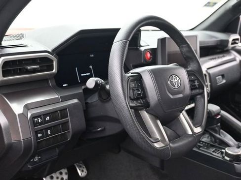 Used 2025 Toyota Tacoma TRD Sport image 15