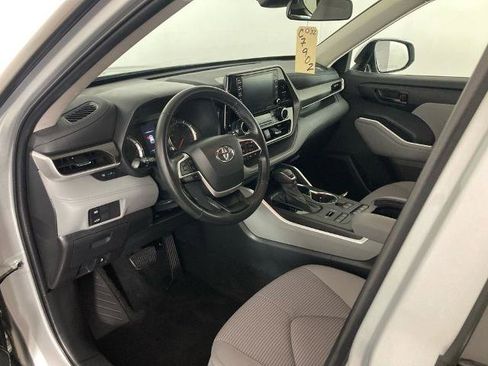 Used 2022 Toyota Highlander LE image 13