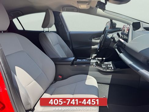 Used 2026 Toyota Prius LE FWD image 21