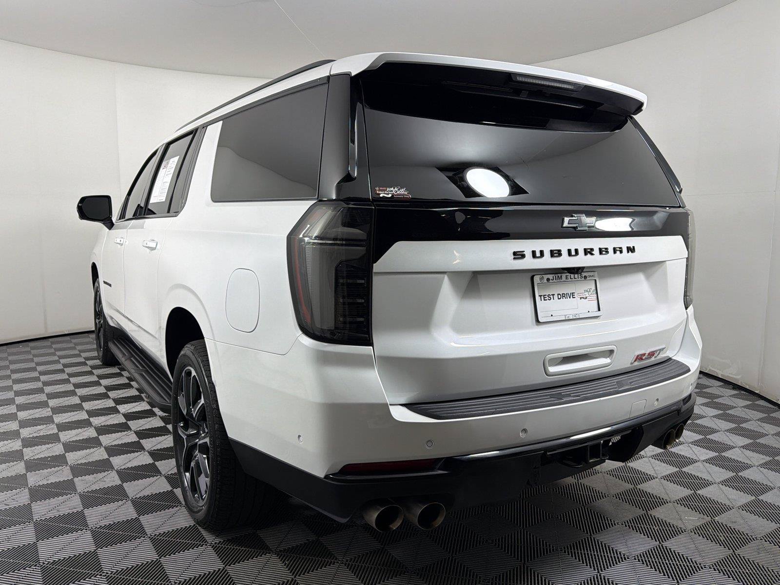 Used 2025 Chevrolet Suburban RST w/ Comfort Package RWD image 4