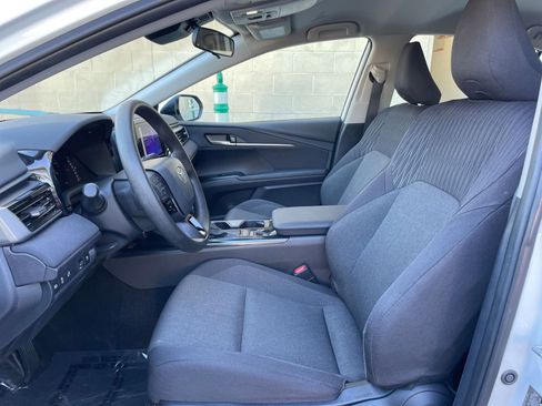 Used 2025 Toyota Camry LE image 27