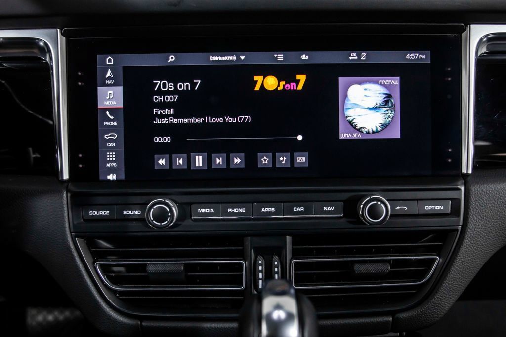 Used 2020 Porsche Macan AWD/4WD image 32