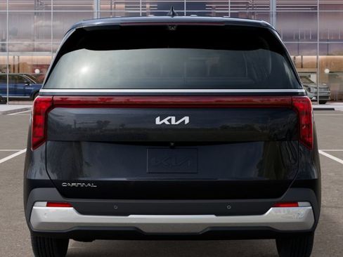 New 2027 Kia Carnival LX FWD image 13