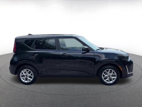 Used 2025 Kia Soul LX w/ LX Technology Package FWD image 16