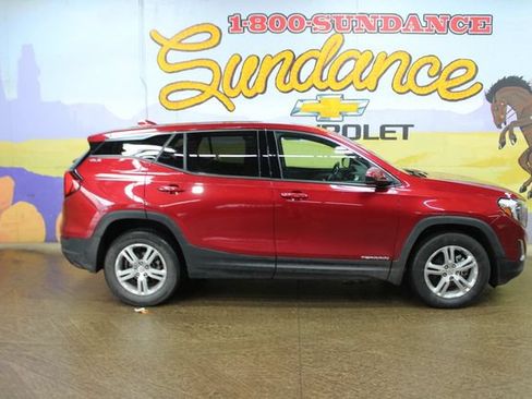Used 2019 GMC Terrain SLE FWD image 1