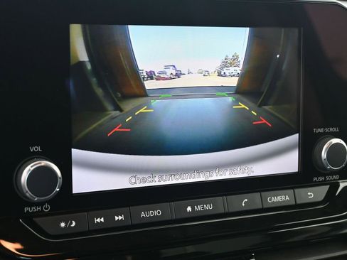 Used 2025 Nissan Pathfinder SV FWD image 28