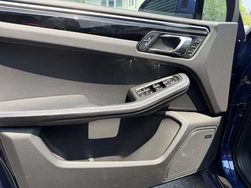 Certified 2024 Porsche Macan AWD/4WD image 19