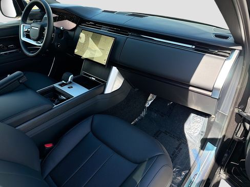 New 2026 Land Rover Range Rover Long Wheelbase SE AWD/4WD image 13