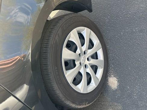 Used 2022 Toyota Corolla LE image 11