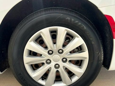 Used 2020 Chrysler Voyager L FWD image 48