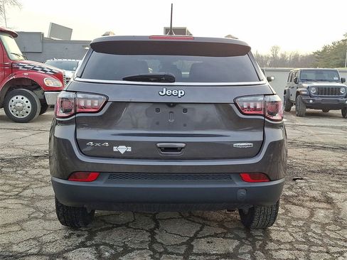 Certified 2022 Jeep Compass Latitude image 22