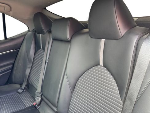 Used 2021 Toyota Camry SE image 16