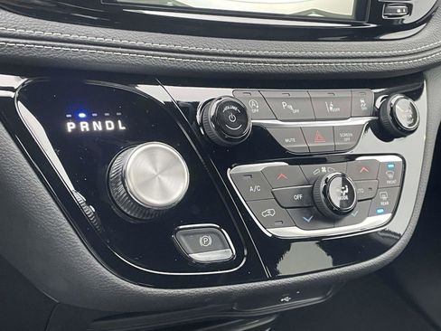 New 2026 Chrysler Pacifica Select w/ S Appearance Package image 5