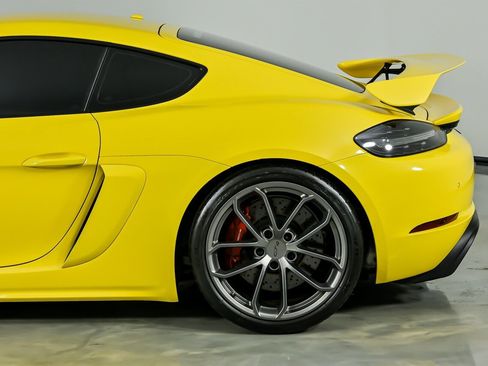 Used 2020 Porsche 718 Cayman GT4 image 9