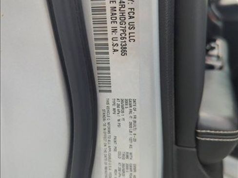 Used 2023 Jeep Grand Cherokee Overland AWD/4WD image 25
