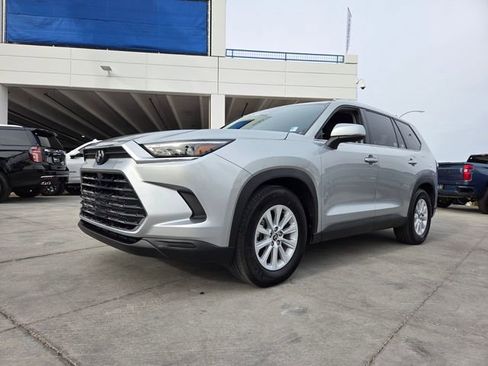 Used 2025 Toyota Grand Highlander XLE image 2