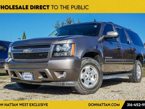 Used 2011 Chevrolet Suburban LT image 1