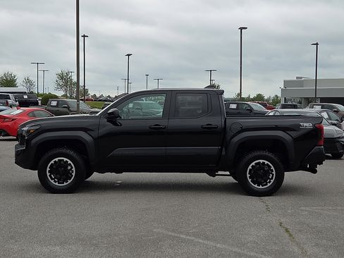 Used 2024 Toyota Tacoma TRD Off-Road AWD/4WD image 3