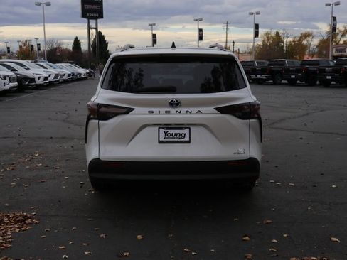 Used 2024 Toyota Sienna XLE image 5