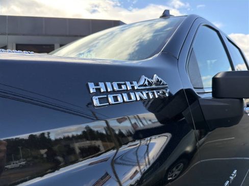 Used 2021 Chevrolet Silverado 2500 High Country w/ Z71 Off-Road Package AWD/4WD image 2