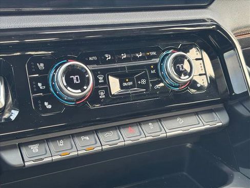 Used 2024 GMC Sierra 2500 AT4 w/ AT4 Preferred Package image 18