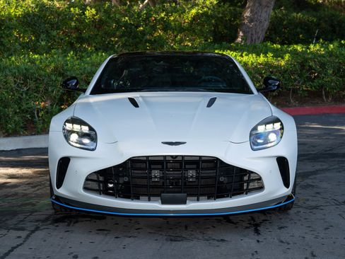 Used 2025 Aston Martin V8 Vantage Coupe image 6