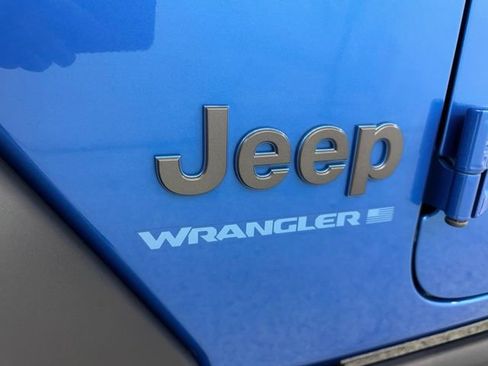 Used 2023 Jeep Wrangler Unlimited Rubicon 4xe w/ Cold Weather Group AWD/4WD image 9