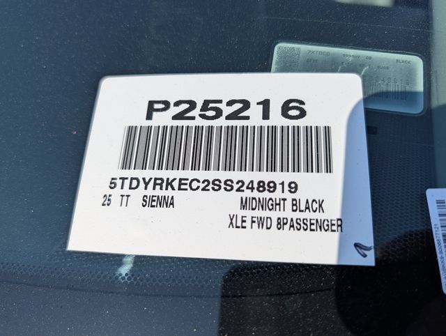 Used 2025 Toyota Sienna XLE FWD image 36
