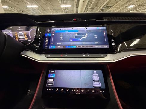 Used 2024 Jeep Wagoneer Launch Edition image 19