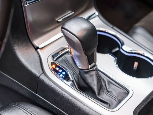 Used 2020 Jeep Grand Cherokee Altitude image 21