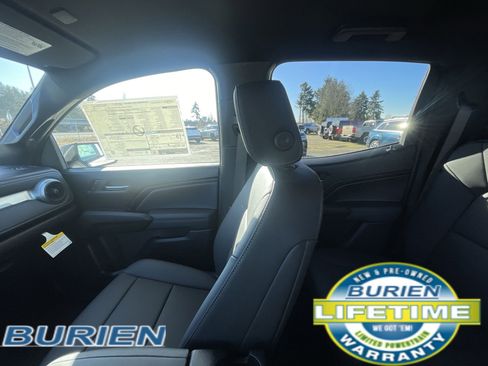 New 2025 Chevrolet Colorado W/T w/ Advanced Trailering Package image 12