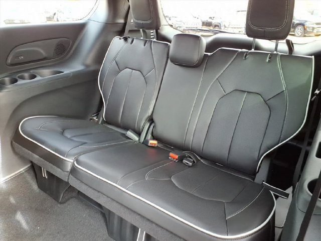 New 2026 Chrysler Pacifica Limited w/ S Appearance Package FWD image 12
