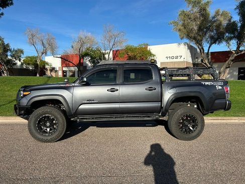 Used 2021 Toyota Tacoma TRD Off-Road w/ Technology Package AWD/4WD image 2