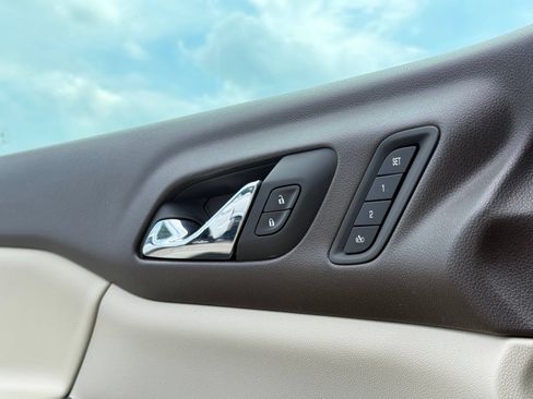 Used 2018 GMC Acadia Denali AWD/4WD image 14