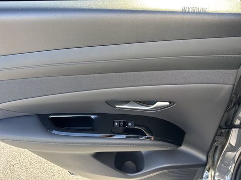 Used 2025 Hyundai Tucson Limited AWD/4WD image 21