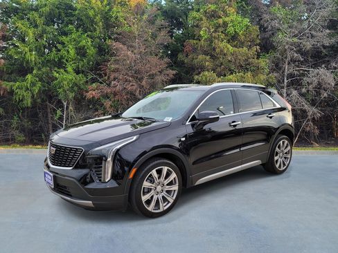 Used 2023 Cadillac XT4 Premium Luxury w/ Cold Weather Package FWD image 1