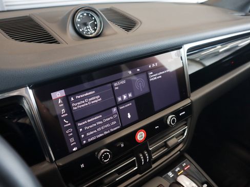 Certified 2026 Porsche Macan AWD/4WD image 20